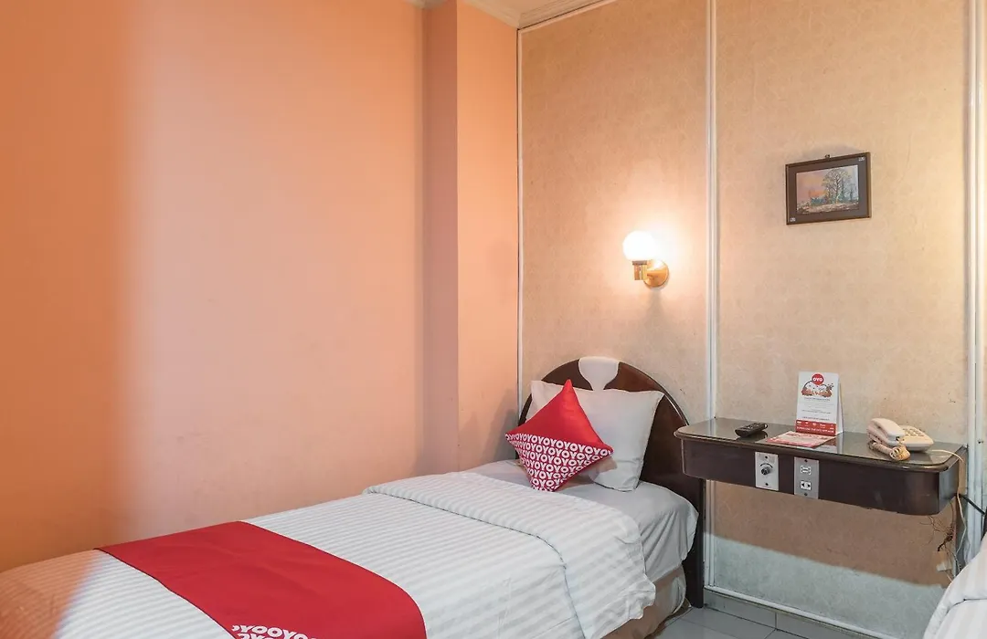 Oyo 671 Hotel Capitol-1